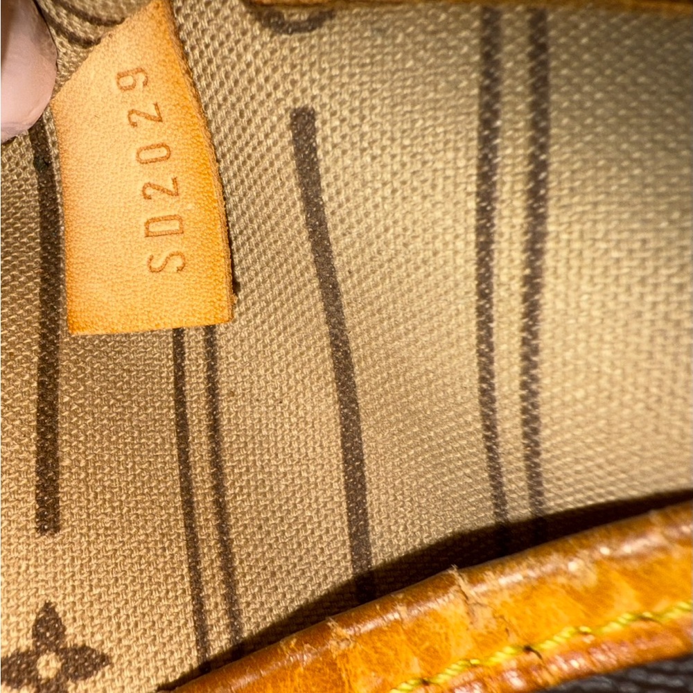 Louis Vuitton Monogram Neverfull MM - Picture 14 of 14